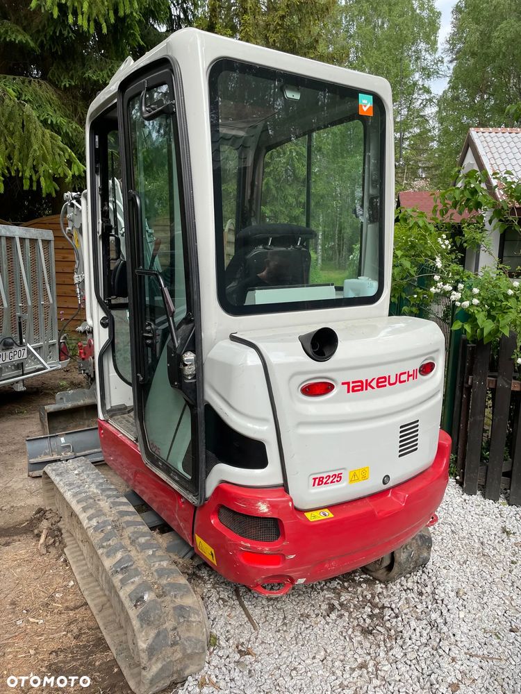 Takeuchi TB 225 - 1