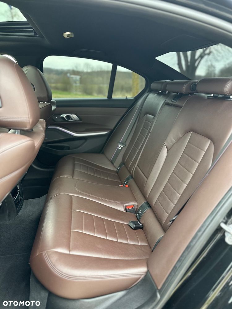 BMW Seria 3 320d xDrive M Sport Shadow sport - 12