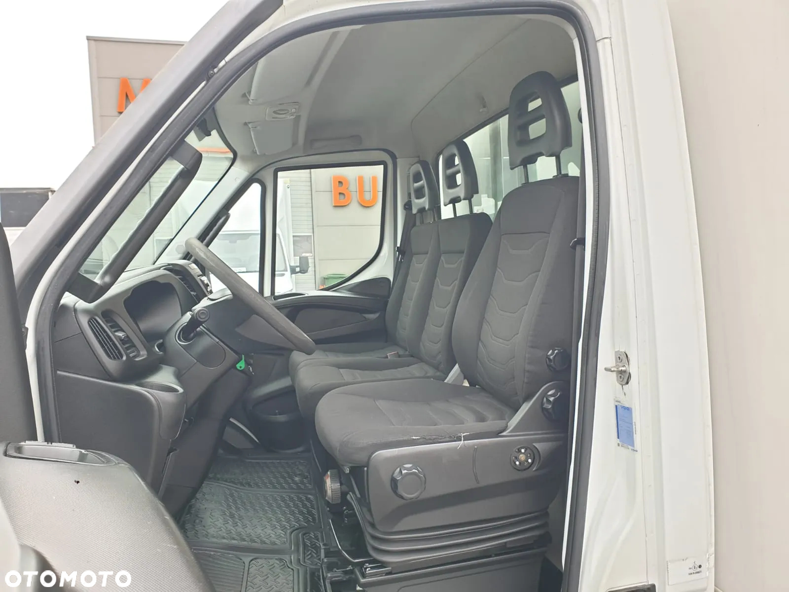 Iveco DAILY 60C15 CHŁODNIA+WINDA+DRZWI BOCZNE I TYLNE MROŹNIA IZOTERMA - 17