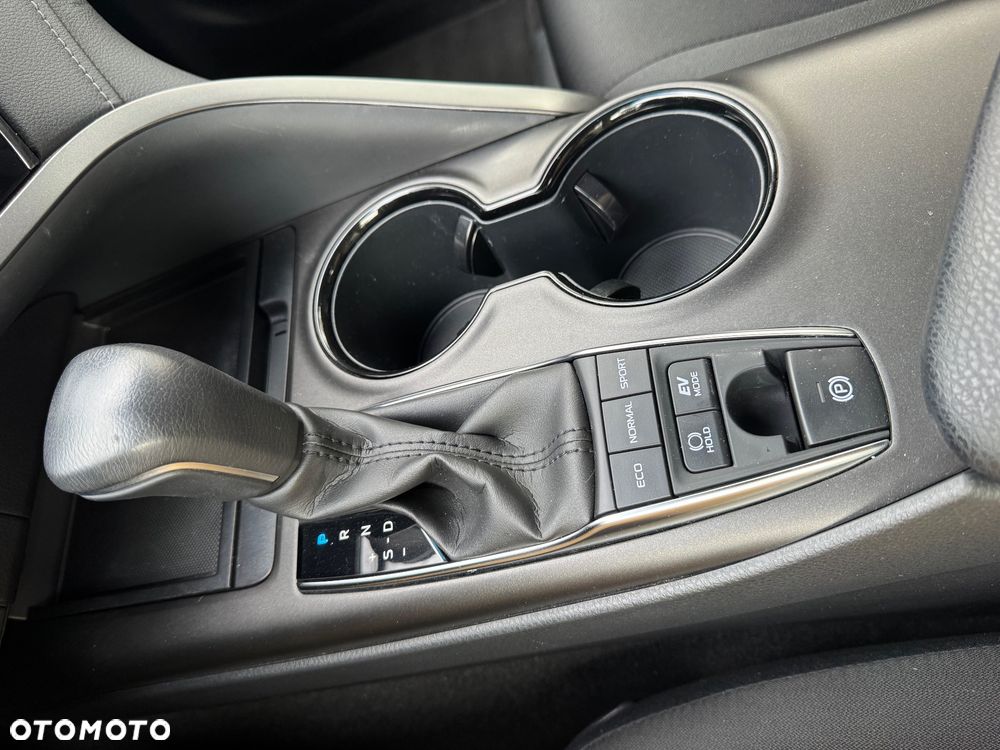 Toyota Camry 2.5 Hybrid Comfort CVT - 29