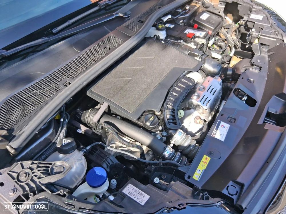 Peugeot 2008 1.2 PureTech Allure EAT8 - 19