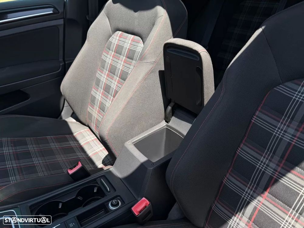 VW Golf 2.0 TSi GTi DSG Performance - 38