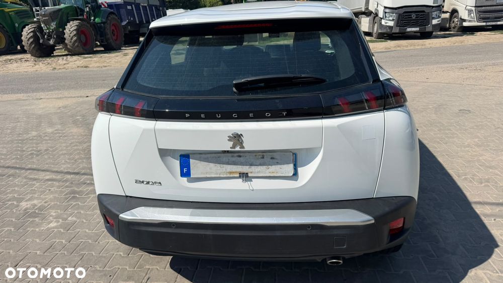 Peugeot 2008 1.5 BlueHDi Allure S&S EAT8 - 11