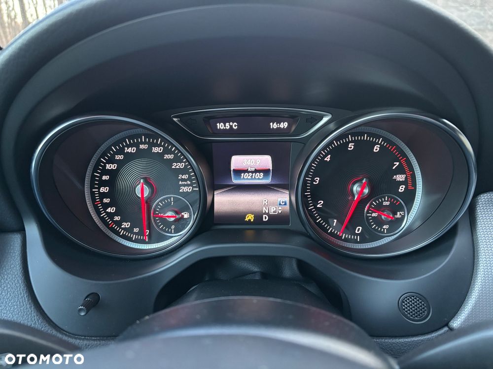 Mercedes-Benz CLA 180 7G-DCT UrbanStyle Edition - 20