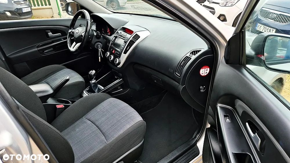 Kia Ceed 1.4 CVVT Dream-Team Edition - 38