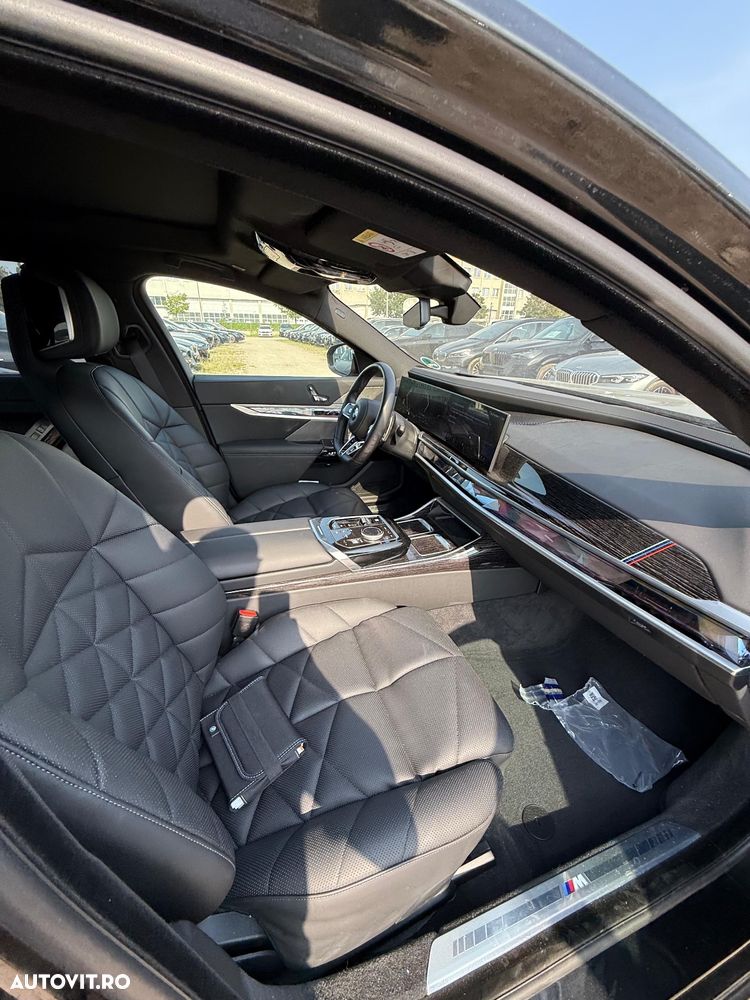 BMW Seria 7 740d xDrive MHEV - 13