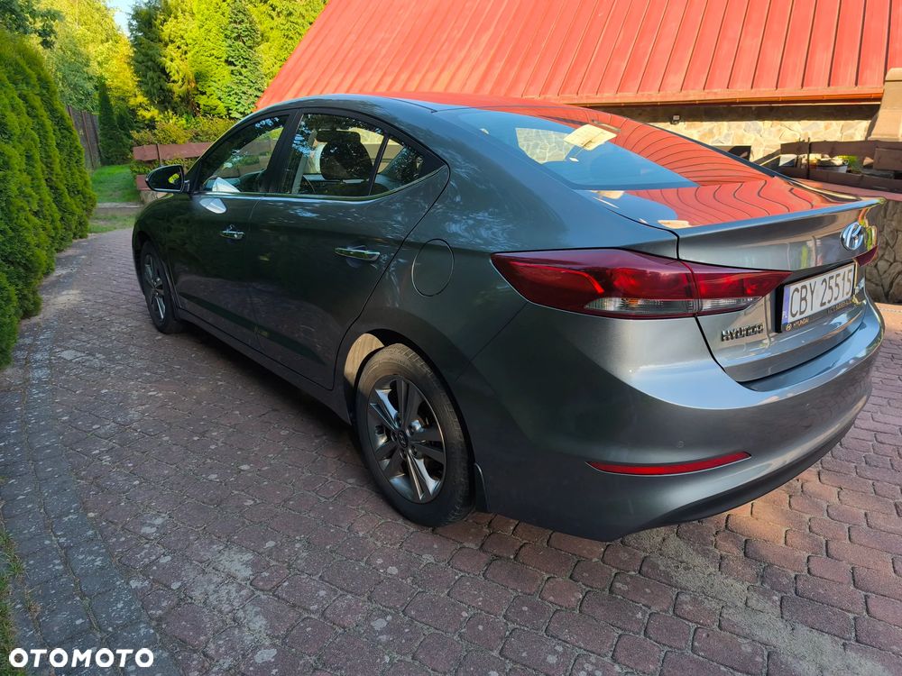 Hyundai Elantra 1.6 Comfort - 3