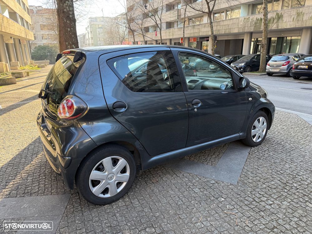 Toyota Aygo 1.0 - 11