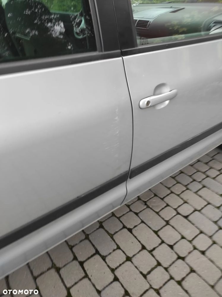 Volkswagen Sharan 1.9 TDI Highline 4Mot - 9