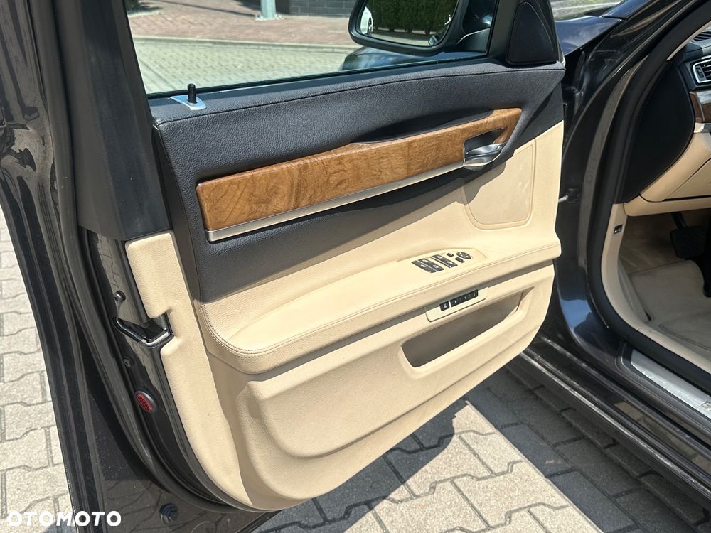 BMW Seria 7 740i - 20