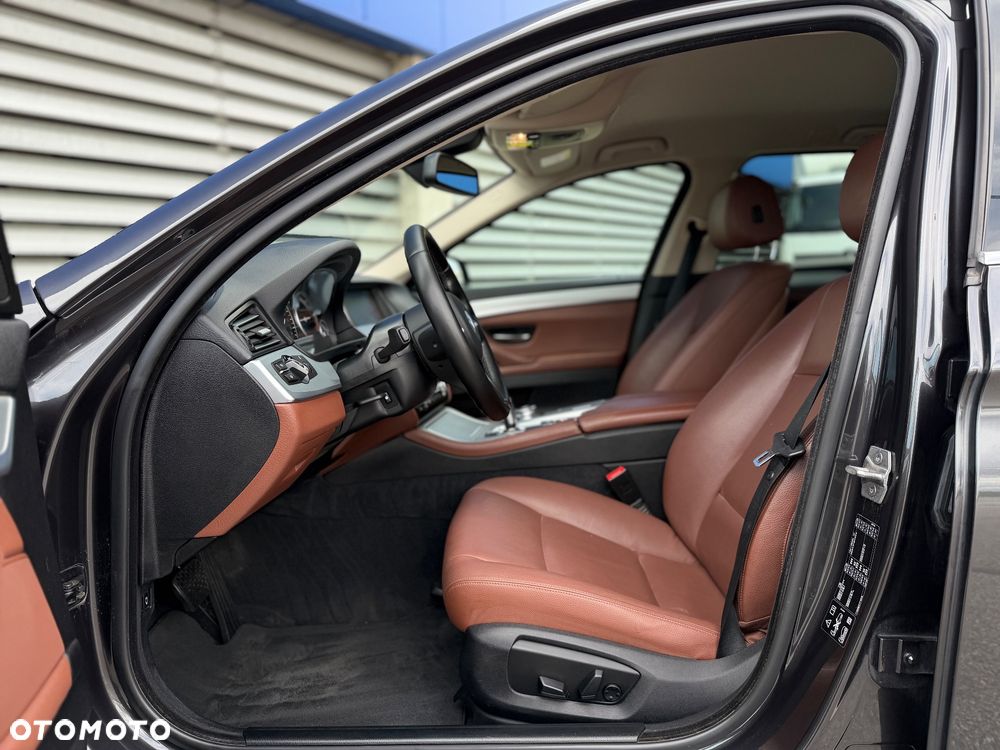 BMW Seria 5 520d xDrive - 11