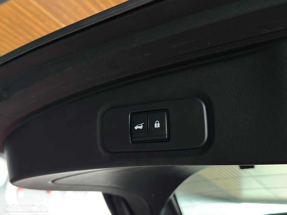 Nissan Qashqai 1.3 DIG-T Tekna SKY - 24