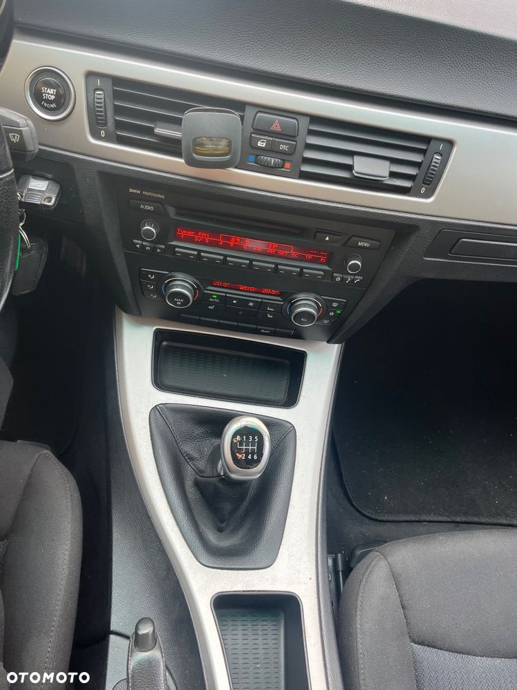 BMW Seria 3 318i - 8