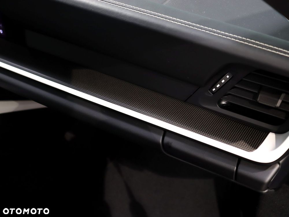 Porsche 911 Carrera - 22