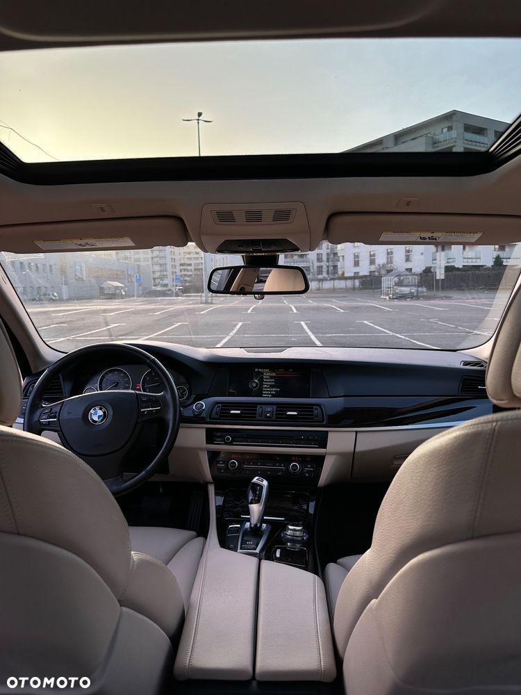 BMW Seria 5 528i xDrive Sport-Aut - 26