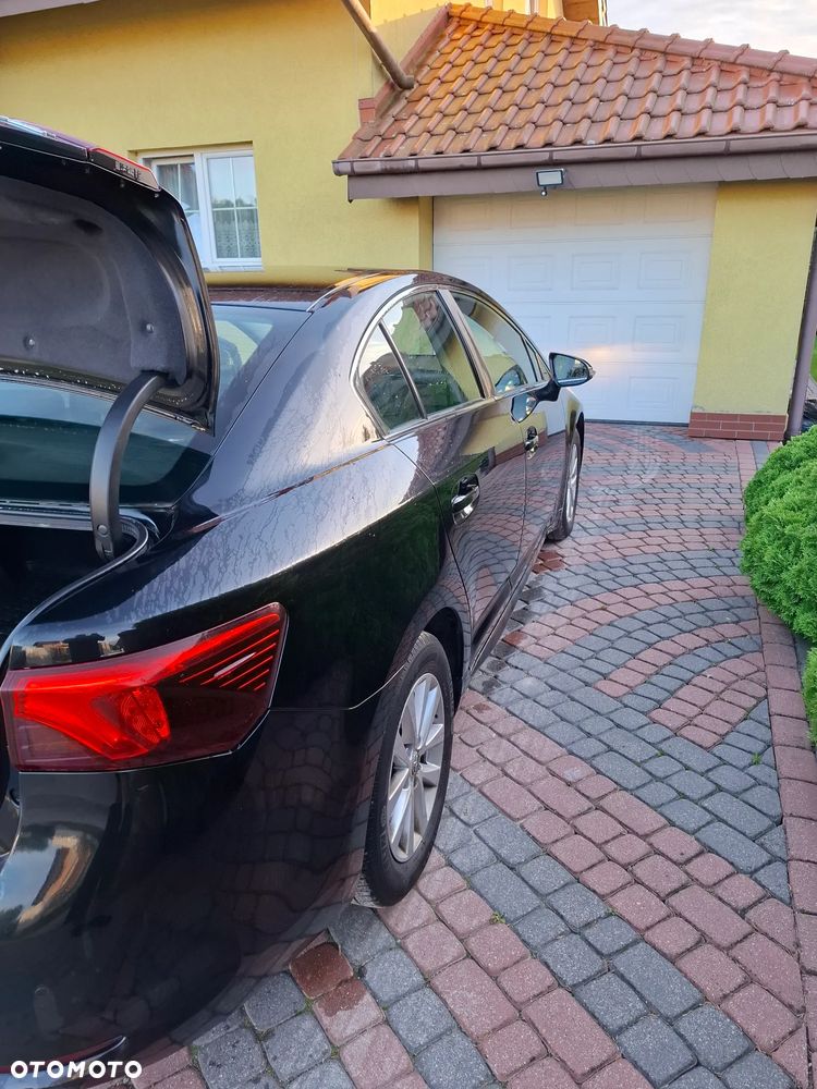 Toyota Avensis 1.6 Active - 9