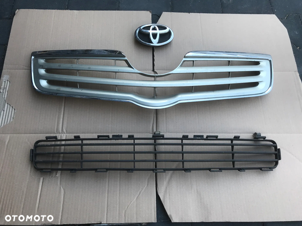 Toyota Avensis T25 Lift 06-08 Grill Gril Atrapa 1C0 Krata Emblemat