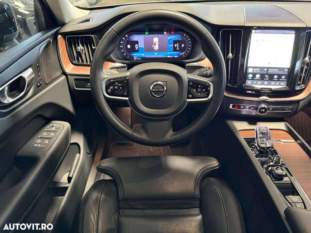 Volvo XC 60 B5 AT AWD MHEV Ultra Black Edition - 17