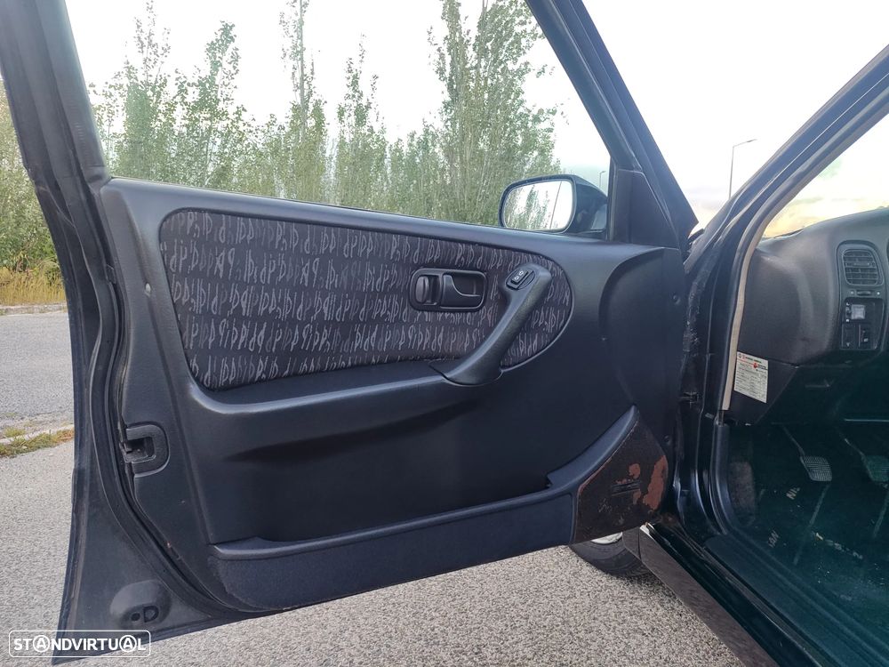Nissan Primera Sedan 2.0-16 GT - 28