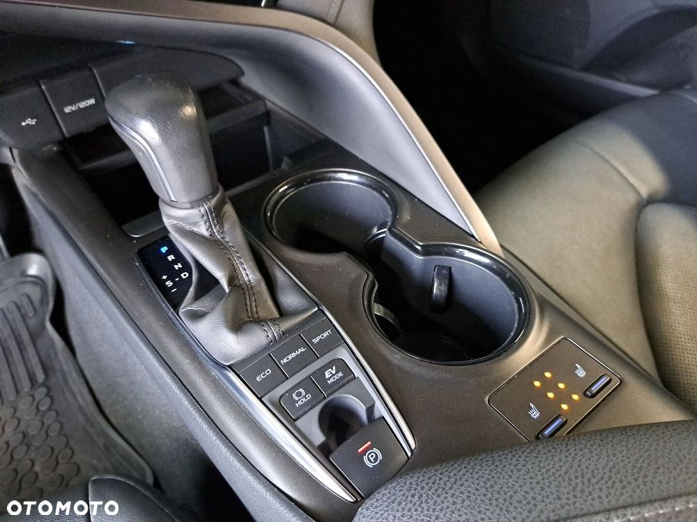 Toyota Camry 2.5 Hybrid Comfort CVT - 27