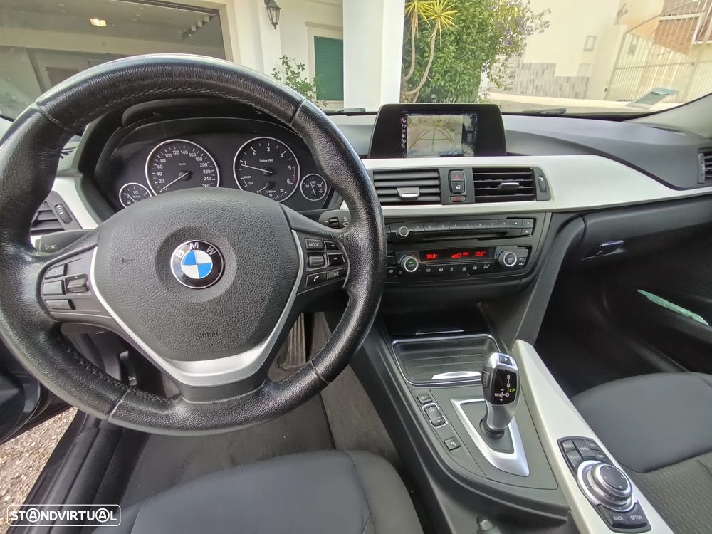 BMW 320 d Auto Line Luxury - 4