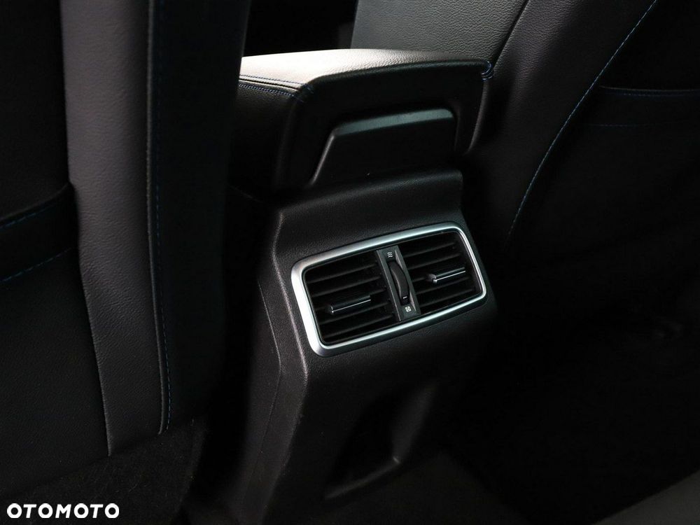 Renault Megane ENERGY TCe 205 EDC GT - 40