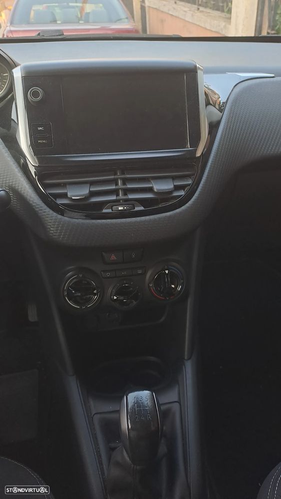 Peugeot 208 PureTech 82 Style - 4