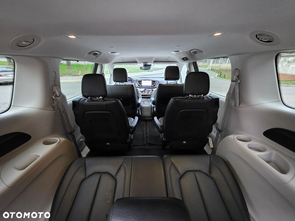 Chrysler Pacifica - 25