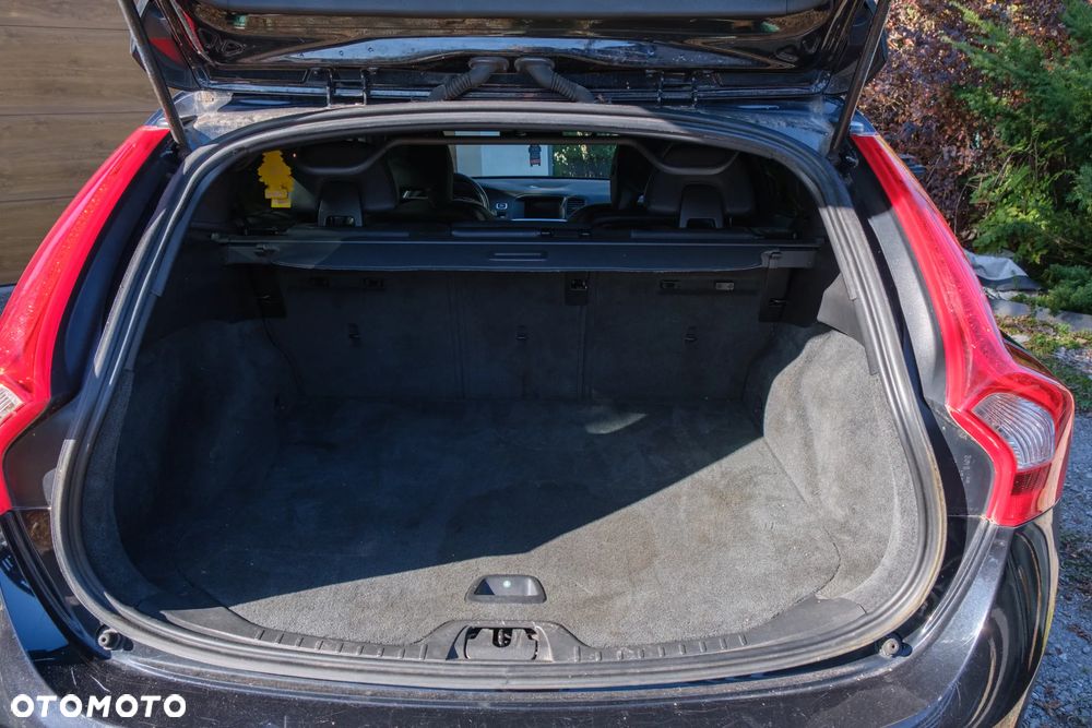 Volvo V60 D4 Drive-E R-Design Summum - 9