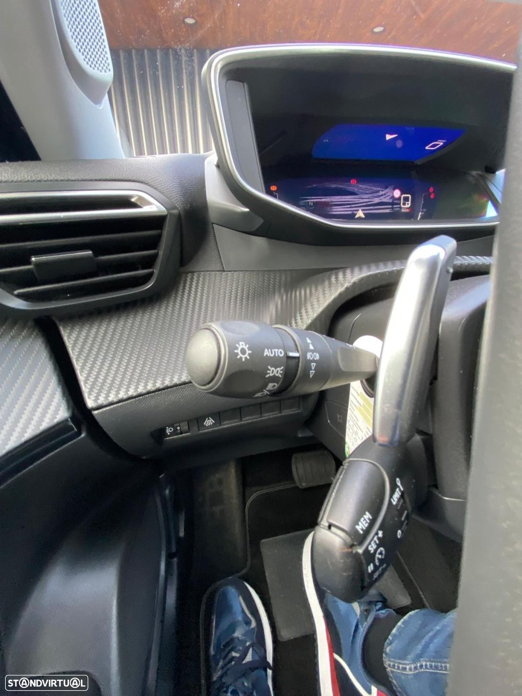 Peugeot 2008 1.2 PureTech Allure EAT8 - 17