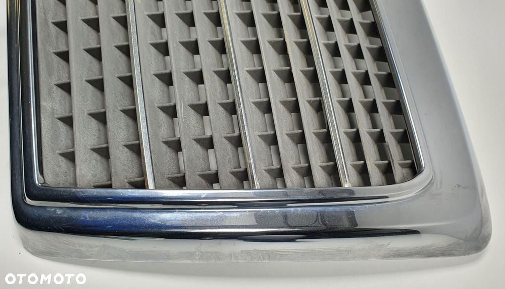 GRILL ATRAPA MERCEDES W124 - 4