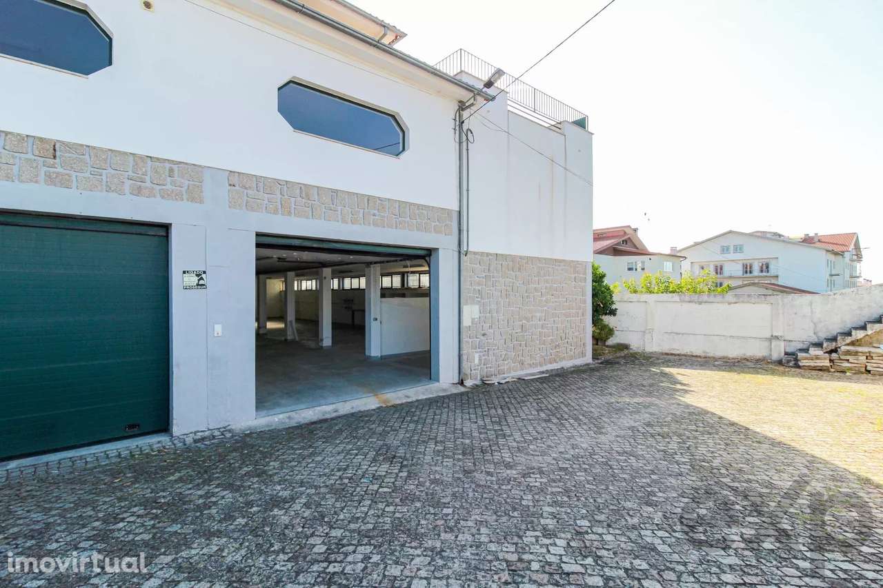 Garagem Complementar a com Potencial Único de Expansão Empresarial - Grande imagem: 4/6