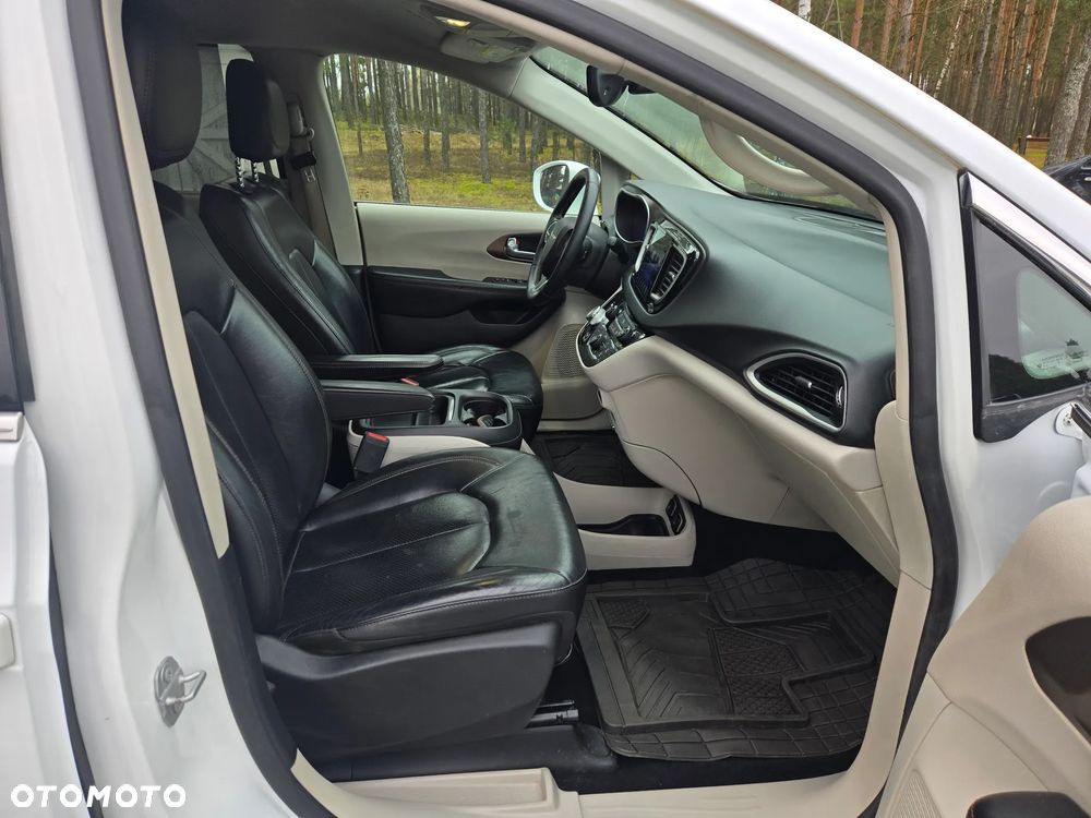 Chrysler Pacifica - 13