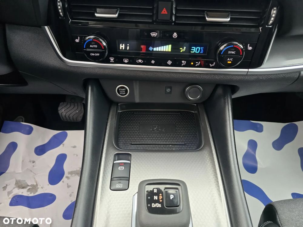 Nissan Qashqai 1.3 DIG-T N-Connecta DCT - 17