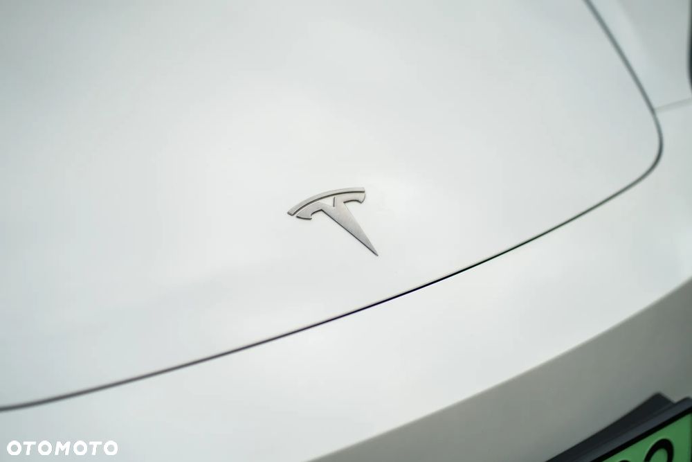 Tesla Model 3 - 4