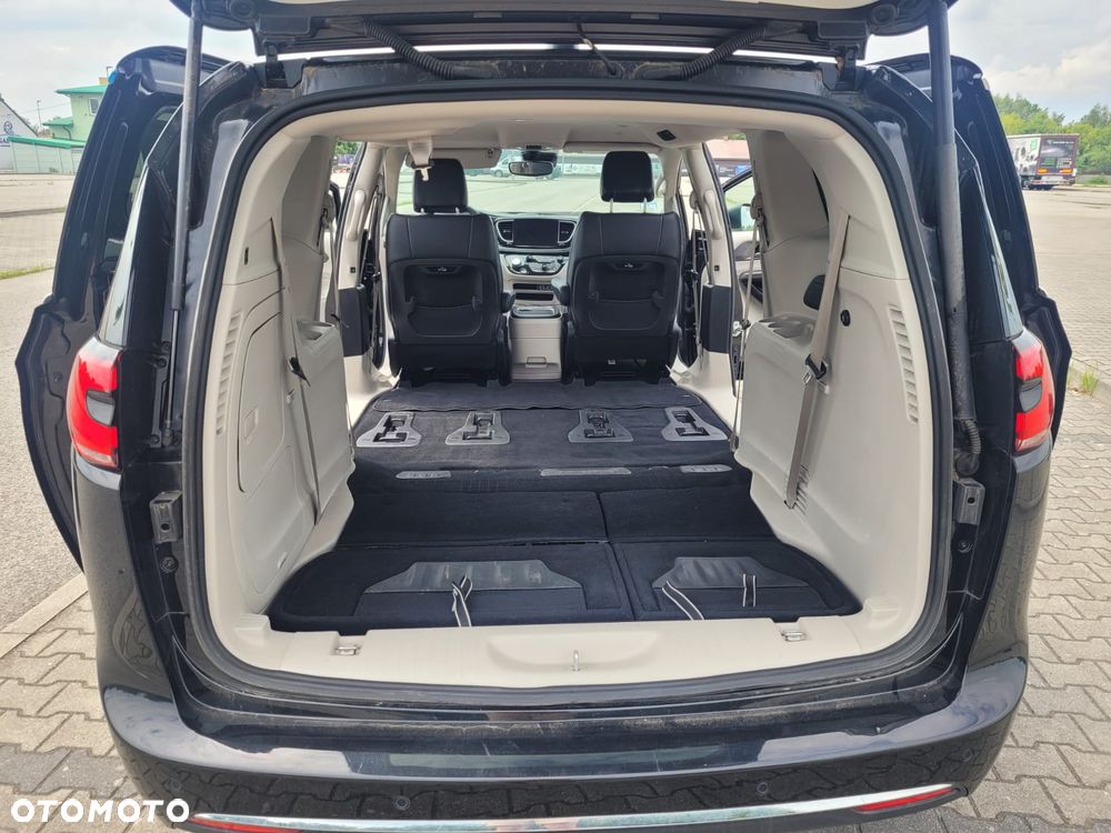 Chrysler Pacifica - 16