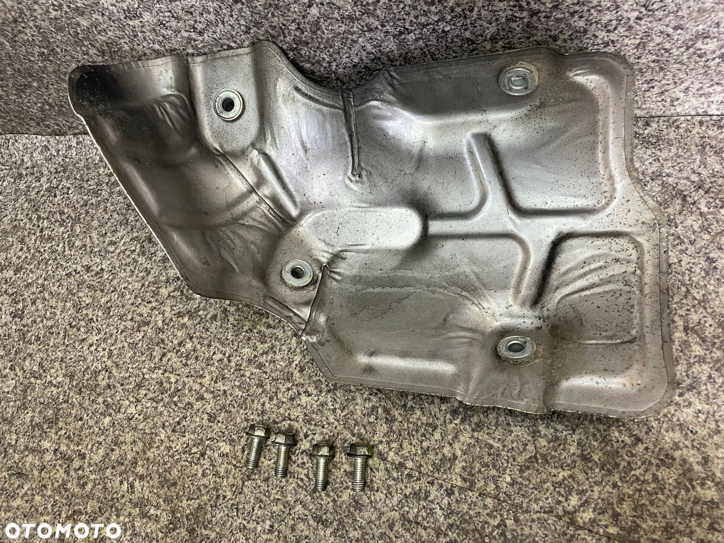 Oslona termiczna katalizatora sruby Toyota Rav4 3 III 2.2 D4D Avensis T25 - 2