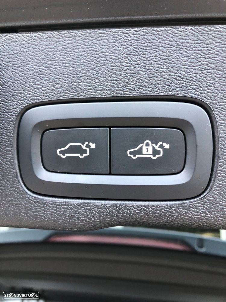 Volvo XC 60 2.0 T6 PHEV R-Design AWD - 18