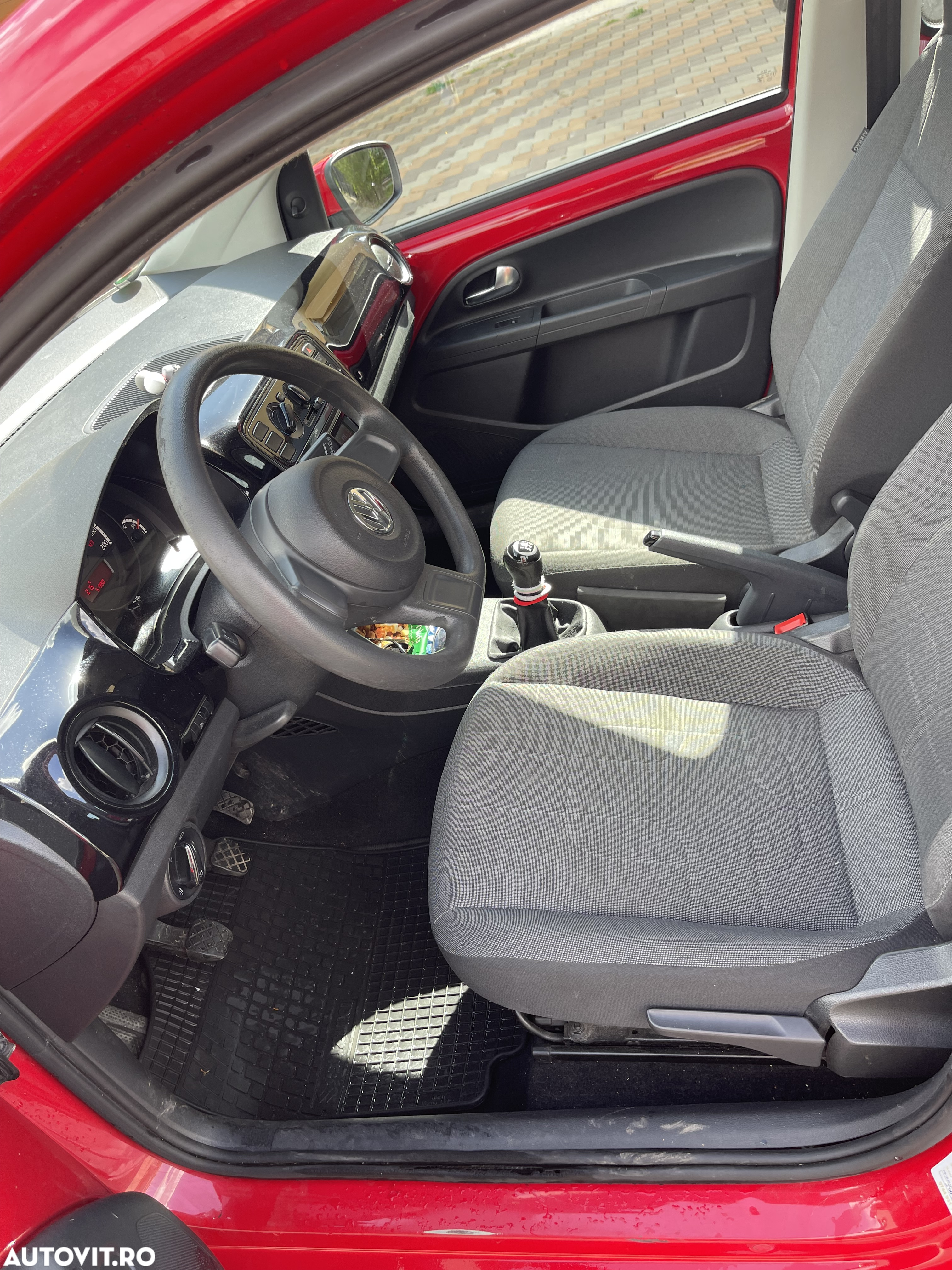 Volkswagen up! BlueMotion Technology colour fortana red - 9