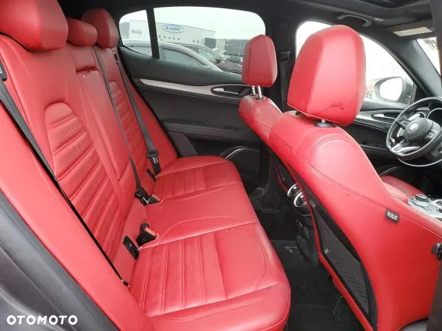 Alfa Romeo Stelvio - 10