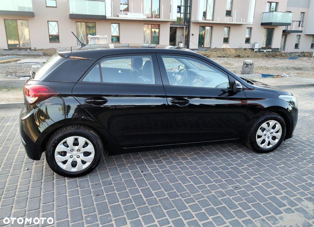 Hyundai i20 blue 1.2 - 9