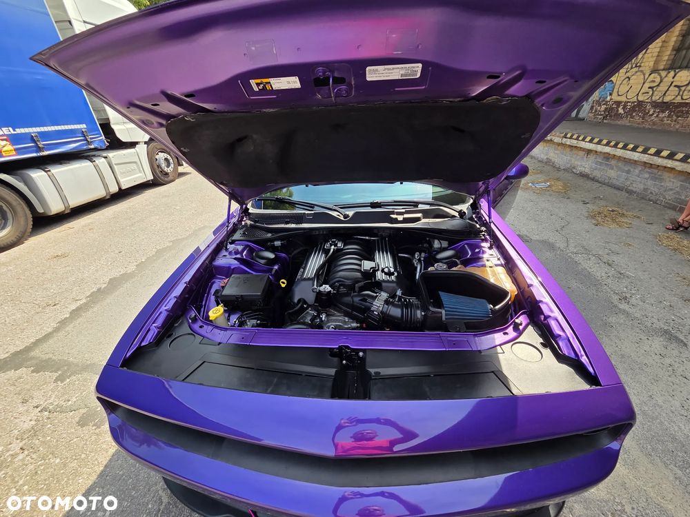 Dodge Challenger - 11