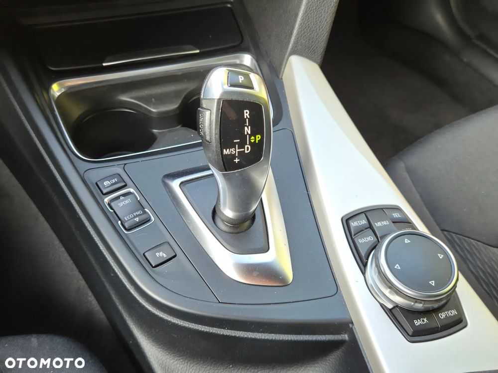 BMW Seria 3 318d Touring - 19