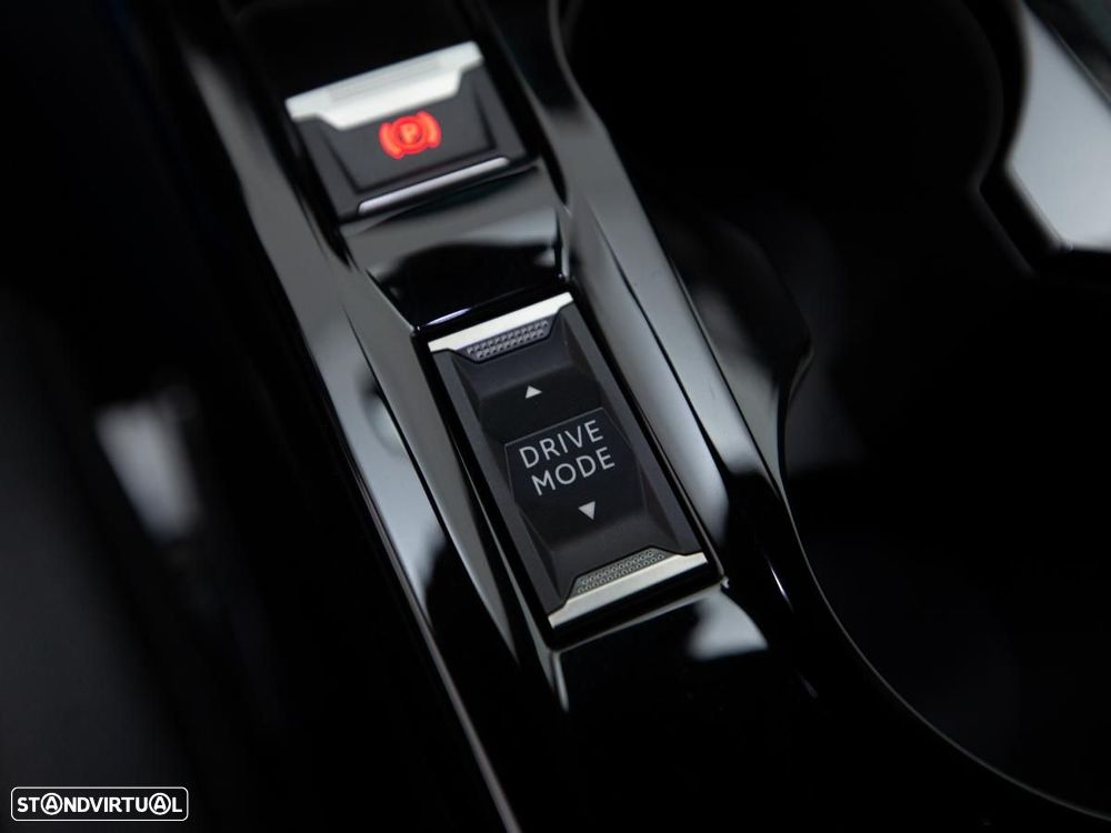 Peugeot 2008 1.5 BlueHDi Allure EAT8 - 18