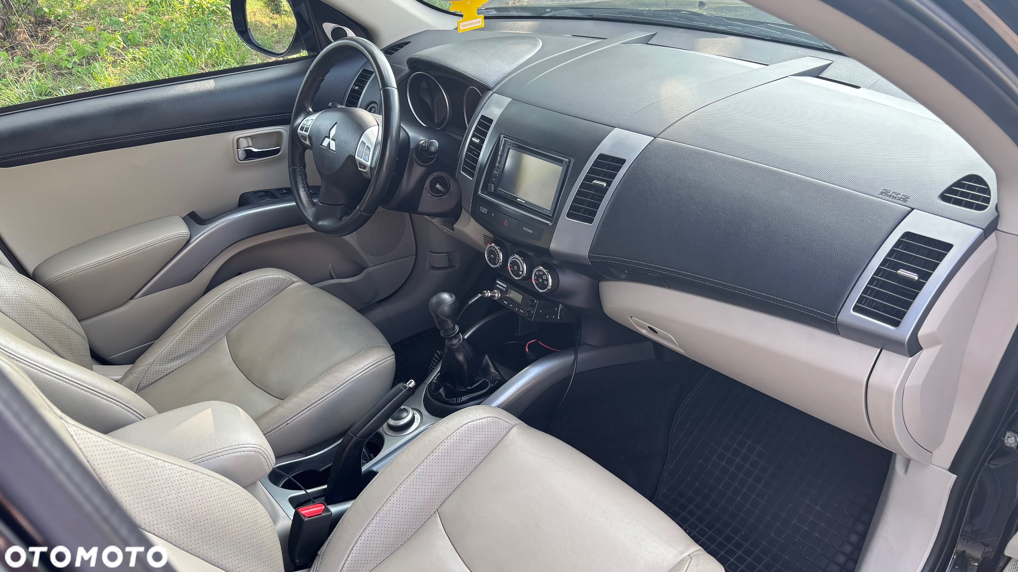Mitsubishi Outlander 2.0 DID Intense + - 12