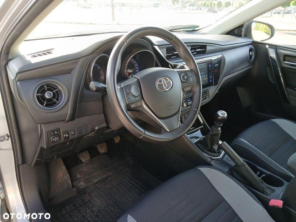 Toyota Auris 1.6 Premium Comfort - 16