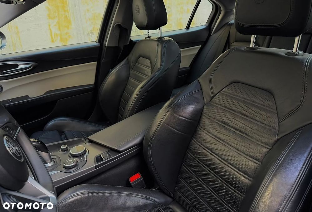 Alfa Romeo Giulia 2.0 Turbo Veloce Q4 - 13