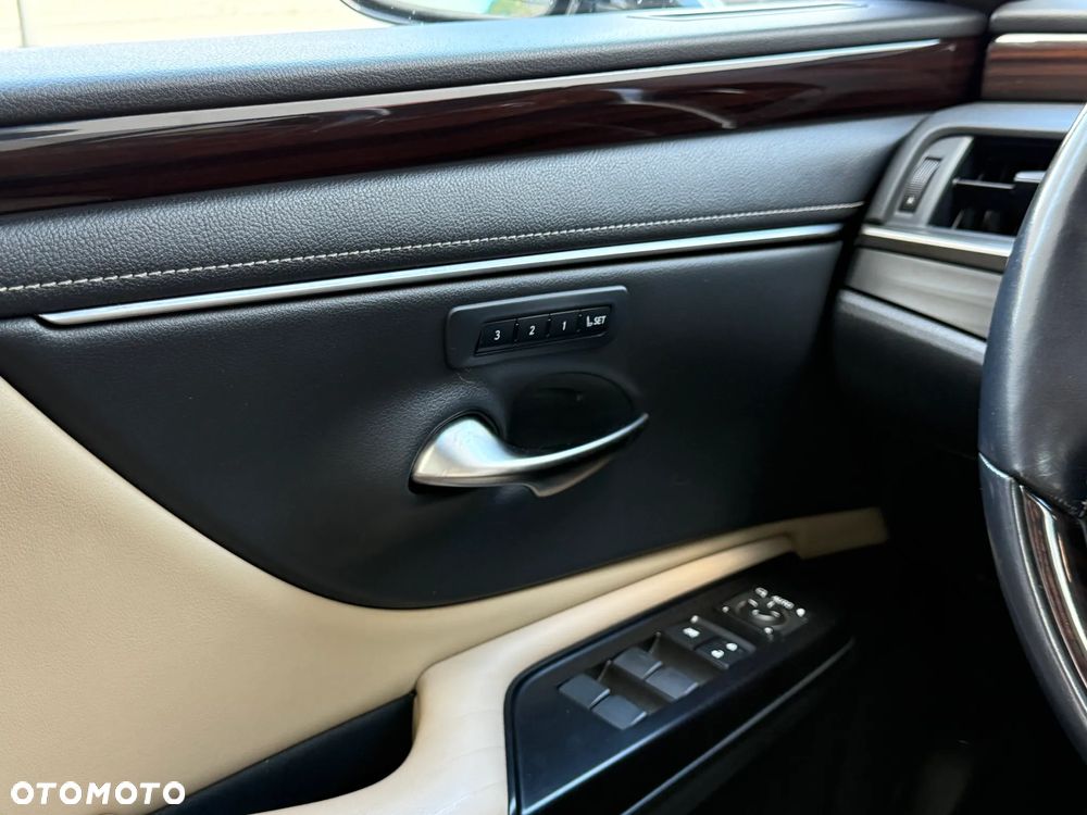 Lexus ES 300h Prestige - 26