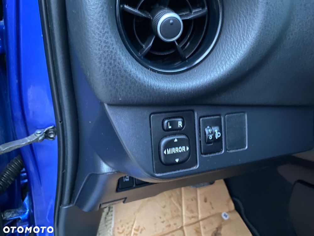 Toyota Yaris 1.5 VVT-i Team Deutschland - 16