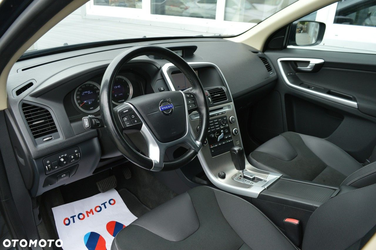 Volvo XC 60 D4 Geartronic Momentum - 16